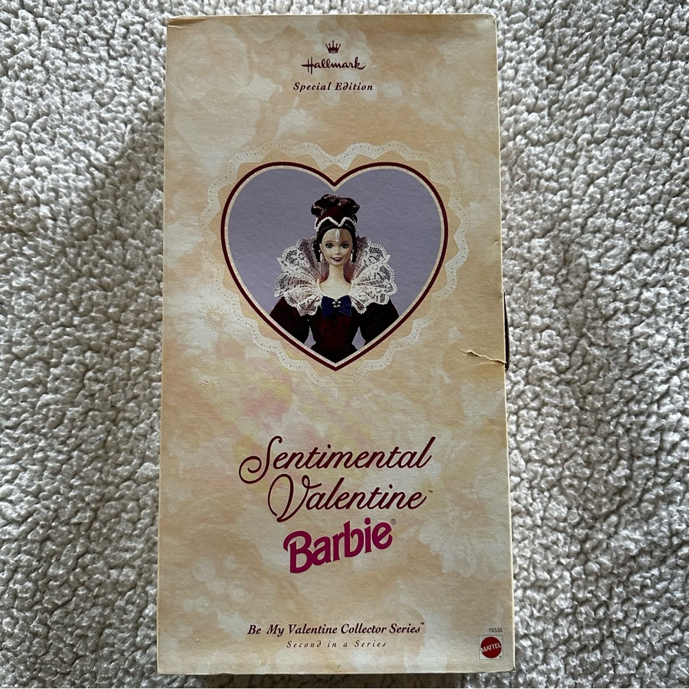 Sentimental Valentine Barbie - Picture 2 of 4